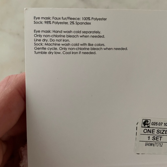 NWT - Llama Fuzzy Sleep Eye mask and Fuzzy Sock Set (one-size) - Picture 3 of 3